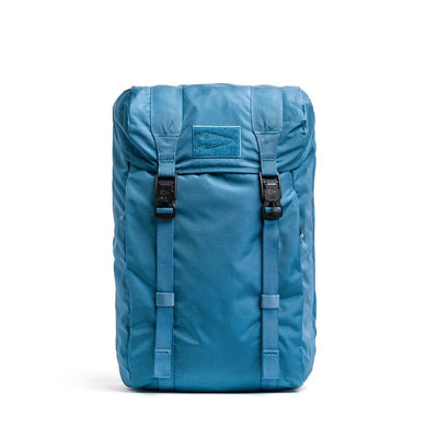 Introducing the GORUCK M23, a contemporary rucksack meticulously crafted from robust Ripstop ROBIC® fabric. This backpack in Seaspray and Speed Tan features a sleek rectangular design with a top flap closure secured by two black buckles. Its two adjustable front straps ensure optimal organization, making it perfect for outdoor adventures.
